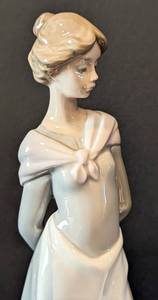 lot 24 image: Lladro Woman with Geese Porcelain Figurine No. 1035
