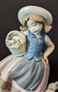 lot 25 image: Lladro Sweet Scent Porcelain Figurine