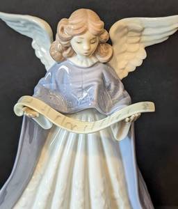 lot 31 image: Lladro Porcelain Angel Tree Topper