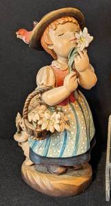 lot 32 image: Four Anri Italian Hand Carved Wood Figurines including Anri Sara Kay Design Valentine Hand Carved Figurine