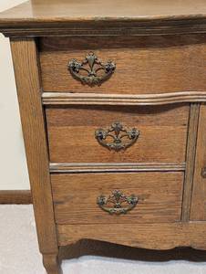 lot 3 image: Vintage Oak Washstand