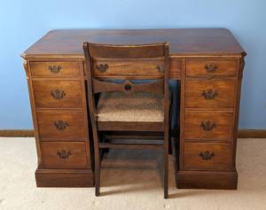 lot 40 image: Vintage Chippendale Style Desk and Chair
