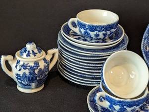 lot 43 image: Vintage Japanese Porcelain Tea Set