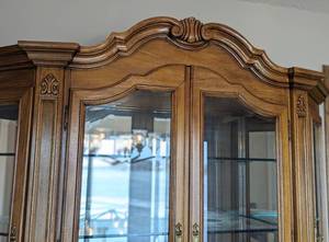 lot 2B image: Thomasville Vintage Wood Display Hutch
