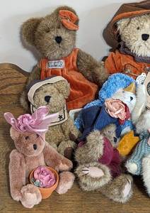 lot 153 image: Large Variety of Boyds Bears