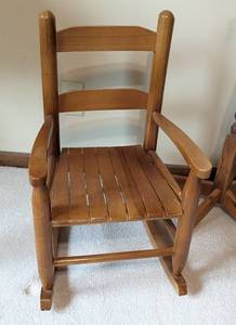 lot 163 image: Assorted Vintage Childrens Furniture