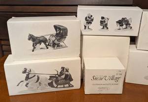 lot 185 image: More Department 56 Snow Village Christmas Figurines