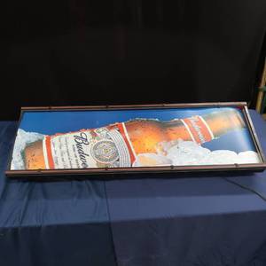 lot 7 image: BUDWEISER FLOURESCENT PLASTIC LIGHT