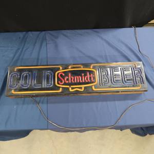 lot 8 image: COLD SCHMIDT BEER FLOURESCENT PLASTIC SIGN
