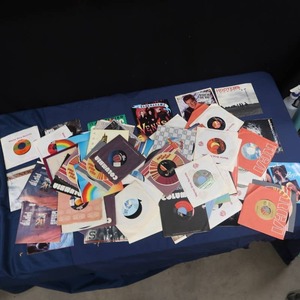 lot 93 image: VARIETY OF VINTAGE VINYL RECORDS