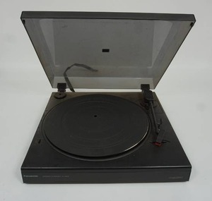 lot 3 image: Vintage Home Electronics...Panasonic Automatic Turntable System
