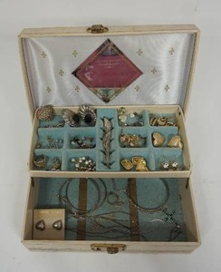 lot 59 image: Vintage Lined Jewelry Box and Contents...