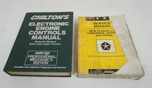 lot 256 image: Chiltons Electronic Engine Controls Manual--Service Manual 1994 Chrysler Corporation Service Manual