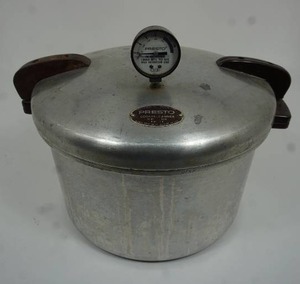 lot 209 image: Vintage 1974 Presto Pressure Cooker Canner...