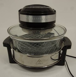 lot 210 image: Kitchen Essentials...The Sharper Image Black Infrared Carbon Heat and Convection Technology Super Oven
