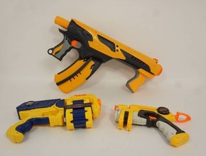 lot 220 image: Games and Toys...Air Guns