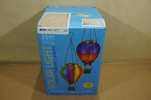 lot 11 image: Regal Solar Light Hot Air Balloon Lantern