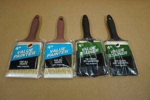 lot 21 image: 4 Paint Brushes