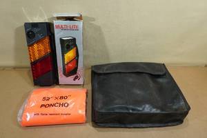 lot 47 image: Multi Light Work Light with Poncho