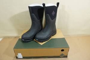 lot 52 image: Muck Boot Chore Classic Boots -Womens 5