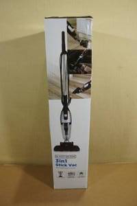 lot 82 image: Black and Decker 3 in 1 Stick Vacuum