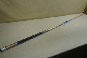 lot 89 image: Classic Sport 57 2 Piece Canadian Maple Pool Cue