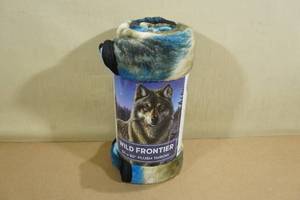 lot 94 image: Wild Frontier Wolf Plush Throw Blanket - 50 x 60