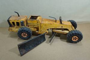 lot 101 image: Vintage Tonka Pressed Steel 2-Blade Road Grader