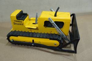 lot 102 image: Vintage Mighty Tonka Pressed Steel Dozer with Rubber Tracks