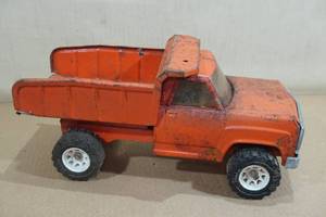 lot 103 image: Vintage Tonka Pressed Steel Dump Truck - Red