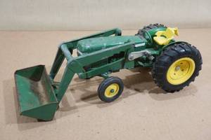lot 105 image: ERTL Die Cast John Deere Tractor with Bucket