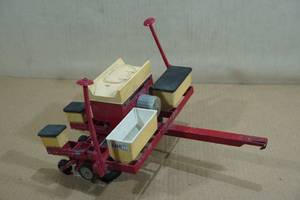 lot 107 image: ERTL Die Cast Case IH 900 Cyclo Air Planter Tractor Attachment