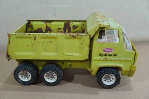 lot 109 image: 1976-77 Tonka Pressed Steel Hydraulic Dump Truck