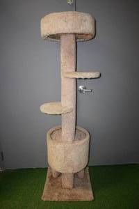 lot 115 image: Large Cat Tree