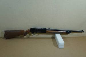 lot 117 image: Crosman 766 Air Rifle