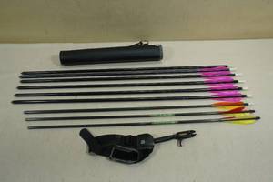 lot 124 image: Carbon Arrows, Quiver, Cobra Release