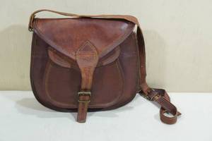 lot 129 image: Oklahoma Leather Company Leather Purse
