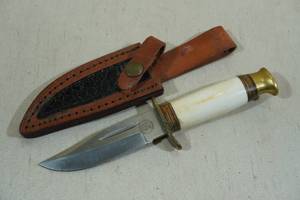 lot 137 image: Chipaway Cutlery Stainless Steel Knife with Leather Sheath