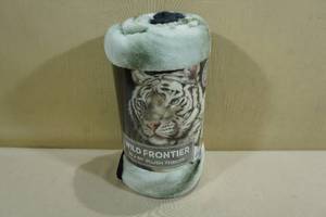 lot 157 image: Wild Frontier White Tiger Plush Throw Blanket - 50 x 60