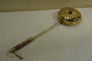 lot 161 image: Brass Bed Warmer Pan with Wood Handle