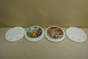 lot 173 image: Collector Plates - Disney Lion King, Horse with Kitten