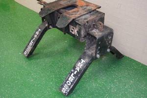 lot 1C image: Reese Trailboss 15K Fifth Wheel Mount with Receiver