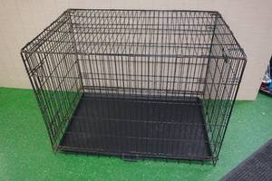 lot 205 image: Large Collapsible Dog Crate