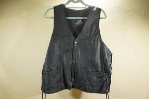 lot 222 image: Black Leather Motorcycle Vest - Embroidered Harley-Davidson - Medium