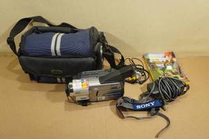 lot 241 image: Sony CCD-TRV68 Hi8 Video Camera