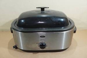 lot 242 image: Oster 20 Quart Roaster Oven