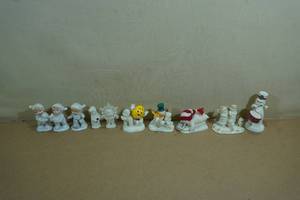 lot 255 image: Snowbabies Figures - M&Ms, Frosty, Drummer Boy