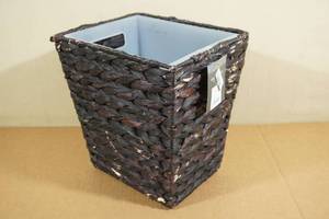 lot 86 image: Threshold Wastebasket