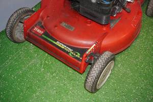 lot 3E image: Toro 550 Gas Lawnmower