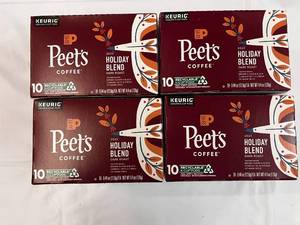lot 198 image: 4x 10ct Peets Holiday Blend Dark Roast K-cups